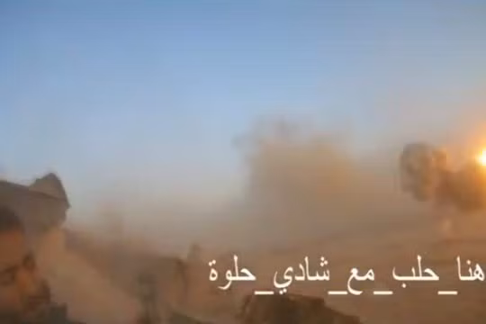 Một cảnh quay trong video của thủ lĩnh chiến trường Jabhat Al-Ahrar Sham