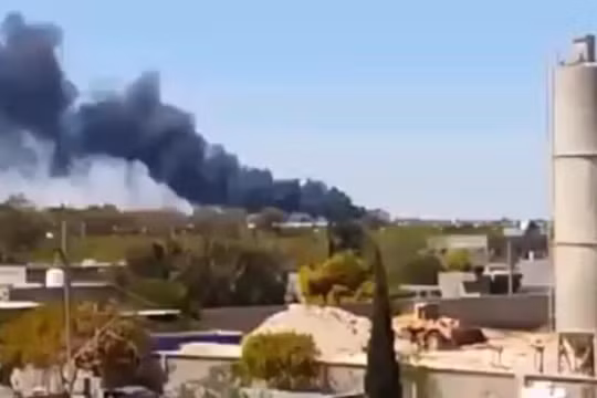 Không quân NLA không kích phá hủy kho vũ khí đạn của GNA gần thị trấn Wadi al-Ra'bi. Ảnh South Front