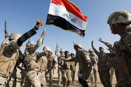 Nhóm binh sĩ Iraq trên chiến trường ngoại ô thành phố Mosul