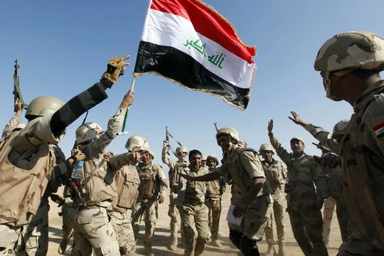 Nhóm binh sĩ Iraq trên chiến trường ngoại ô thành phố Mosul