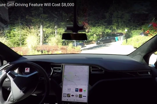 Xe ô tô tự lái Tesla hoàn toàn tự động