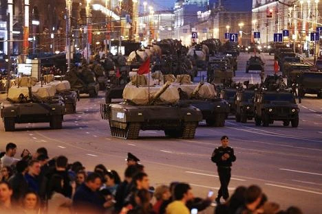 Choáng ngợp dàn vũ khí tối tân khoe uy lực ở Moscow