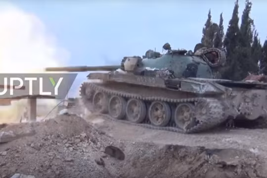 Xe tăng quân đội Syria tiến công trên chiến trường Đông Ghouta