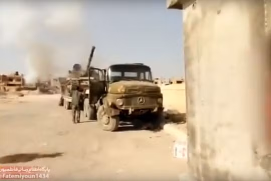 Lực lượng Liwa Fatemiyoun hành quân về Deir Ezzor. Ảnh minh họa Masdar News