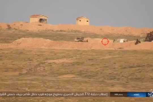 IS sử dụng tên lửa TOW tấn công xe tăng quân đội Syria ở Palmyra