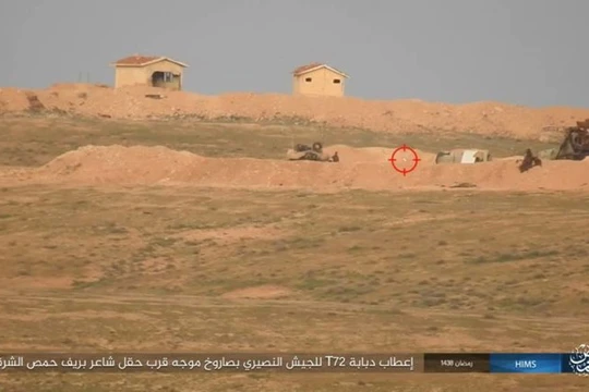 IS sử dụng tên lửa TOW tấn công xe tăng quân đội Syria ở Palmyra