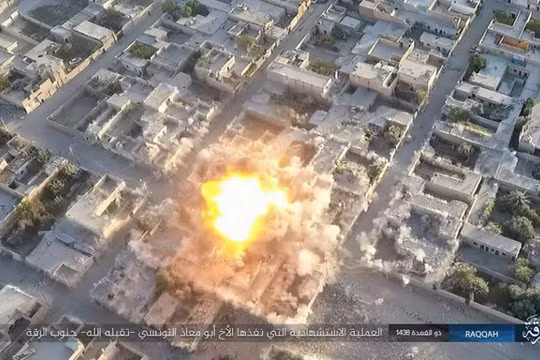 IS đánh bom tự sát VBIED ở Raqqa