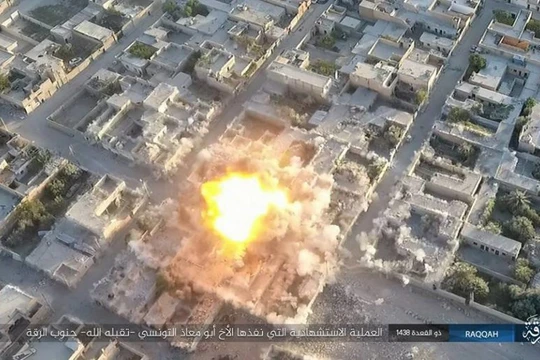IS đánh bom tự sát VBIED ở Raqqa
