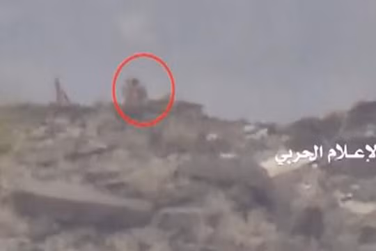 Xạ thủ bắn tỉa Houthi săn đuổi các binh sĩ liên minh quân sự do Ả rập Xê út dẫn đầu. Ảnh minh họa: Masdar News