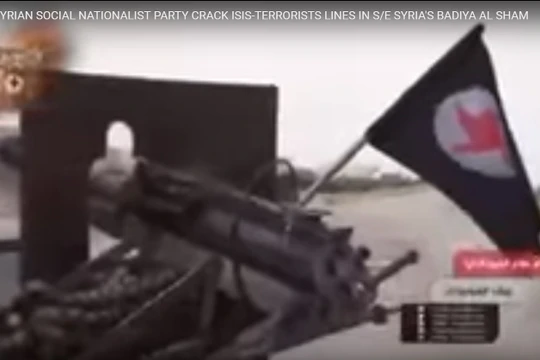 Lực lượng SSNP tiến công IS ở sa mạc Al-Sweida. Ảnh video SSNP