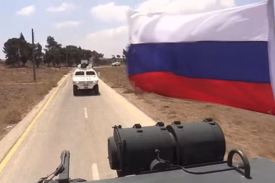 Quan cảnh Nga bảo vệ lực lượng gìn giữ hòa bình Liên Hiệp Quốc trên cao nguyên Golan. Ảnh video