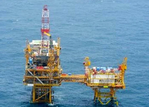 Một giàn khoan Trung Quốc trong ảnh Nhật mới công bố. Ảnh: Telegraph