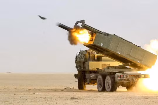 Pháo phản lực tên lửa HIMARS.. Ảnh Al Jazeera