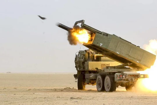 Pháo phản lực tên lửa HIMARS.. Ảnh Al Jazeera
