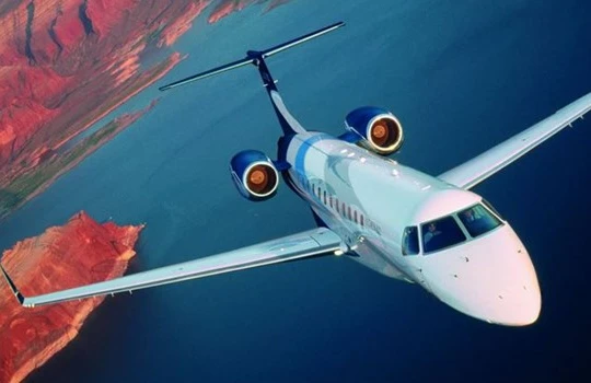 Chiếc máy bay này có trọng lượng 16.000 kg, dài 26m, có thể đạt tốc độ tối đa là 834 km/h.