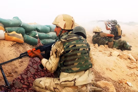 Tướng Iraq: IS vứt vũ khí bỏ chạy, trận chiến Ramadi sắp bắt đầu