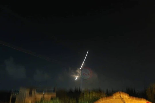 Lực lượng phòng không căn cứ quân sự Hmeymim đánh trả cuộc tấn công bằng drones. Ảnh minh họa Muraselon