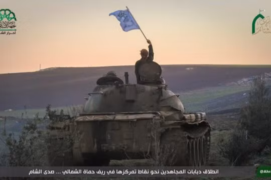 Xe tăng của lực lượng Hồi giáo cực đoan thánh chiến ở Hama