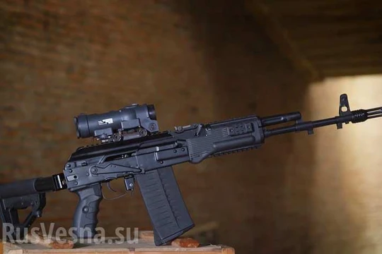 Súng tiêu liên AK-308 Kalashnikov sử dụng đạn 7.62x51 chuẩn NATO. Ảnh Rusvesna