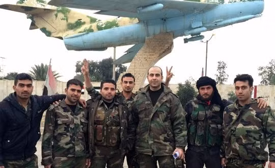 Binh sĩ Syria tại căn cứ sân bay Kweives giành lại được dưới sự yểm trợ của Không quân Nga