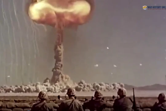 Video giải mật, Mỹ thử nghiệm vũ khí hạt nhân với binh sĩ thực trên chiến trường
