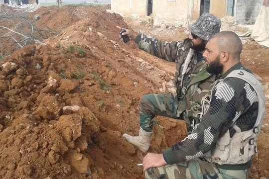 Các sĩ quan lực lượng Tigers ở Aleppo