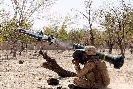 Tổ hợp tên lửa chống tăng tự dẫn Javelin Mỹ