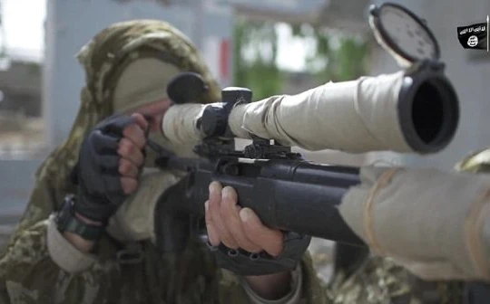Một tay súng bắn tỉa của khủng bố IS