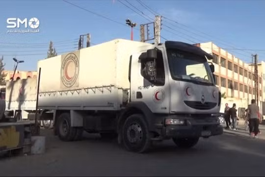 Hàng viện trợ nhân đạo chính quyền Syria đến Douma