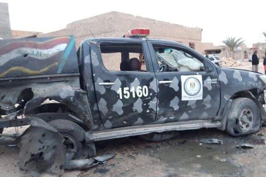Xe an ninh chống khủng bố Iraq bị bắn cháy - ảnh quân đội Iraq