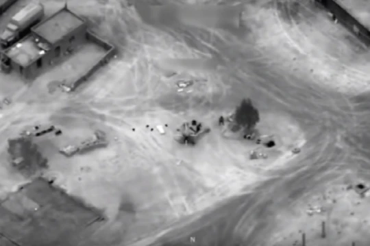 Không quân Mỹ không kích phá hủy xe tăng quân đội Syria ở Deir Ezzor