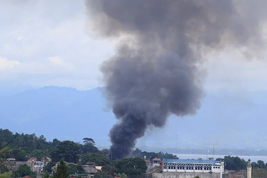 Không quân Philippine không kích thành phố Marawi - ảnh video Marawi