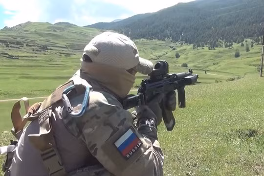 Một binh sĩ FSA Nga tiêu diệt tay súng khủng bố ở Daghestan