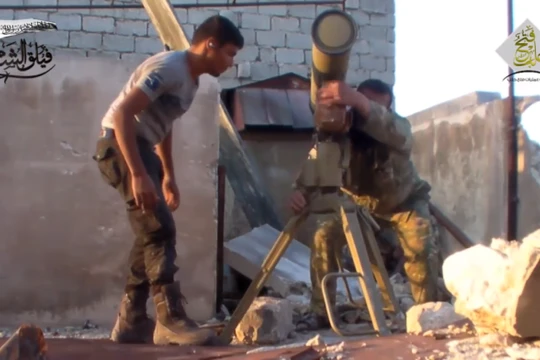 Nhóm Hồi giáo cực đoan sử dụng tên lửa chống tăng tấn công phía quân đội Syria
