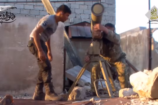 Nhóm Hồi giáo cực đoan sử dụng tên lửa chống tăng tấn công phía quân đội Syria