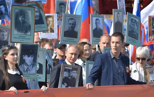 Tổng thống V.Putin tham gia đoàn diễu hành “Trung đoàn Bất tử“