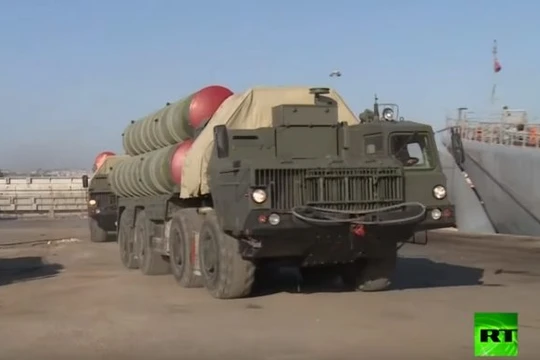 Tổ hợp tên lửa S-400 trên quân cảng Tartus ở Latakia, Syria