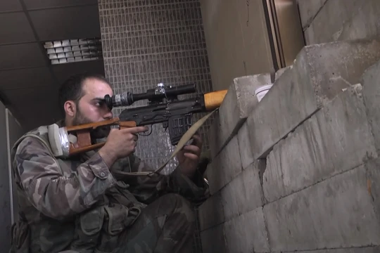 Một xạ thủ bắn tỉa của lực lượng Vệ binh Cộng hòa ở Aleppo