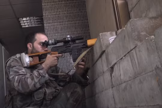Một xạ thủ bắn tỉa của lực lượng Vệ binh Cộng hòa ở Aleppo