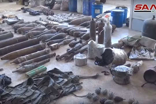 Quân đội Syria thu giữ vũ khí của lực lượng Hồi giáo cực đoan ở Đông Ghouta. Ảnh minh họa video SANA