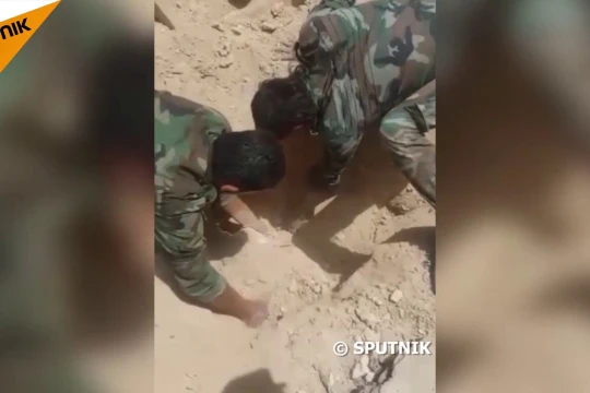 Kho vũ khí và tên lửa TOW của quân đội Syria tự do FSA. Ảnh minh họa video