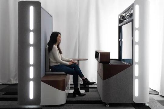 Gian gọi video thực tế ảo 3D, người dùng tiếp xúc trực tiếp trong dự án Project Starline. Ảnh TechCrunch+.