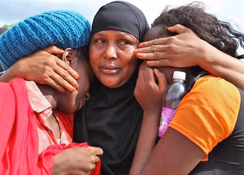 Người nhà của những nạn nhân thiệt mạng trong vụ thảm sát tại Kenya