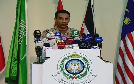 Đại tá Turki al-Maliki, người phát ngôn của liên minh quân sự do Ả Rập Xê út dẫn dầu - ảnh South Front