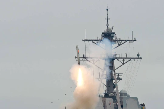 Khu trục hạm Mỹ phóng tên lửa Tomahawk (ảnh minh họa)