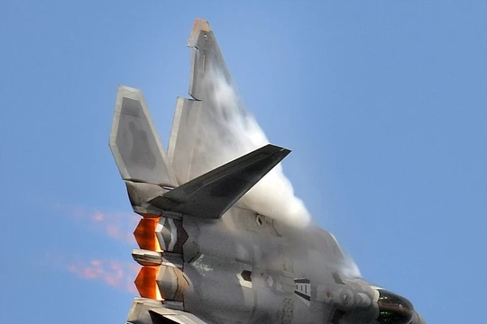 Những bức ảnh tuyệt đẹp của siêu tiêm kích tàng hình F-22