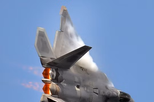 Những bức ảnh tuyệt đẹp của siêu tiêm kích tàng hình F-22