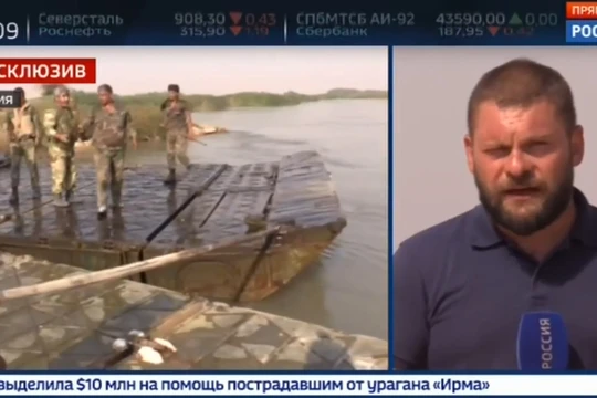 Lực lượng công binh Syria thực hiện bắc cầu phao vượt sông Euphrates