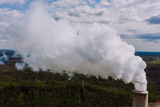Công ty Israel Airovation, sử dụng kỹ thuật mới sản xuất khoáng chất từ khói nhà máy sản xuất. Ảnh Kelly / Pexels
