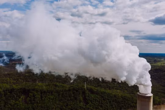 Công ty Israel Airovation, sử dụng kỹ thuật mới sản xuất khoáng chất từ khói nhà máy sản xuất. Ảnh Kelly / Pexels